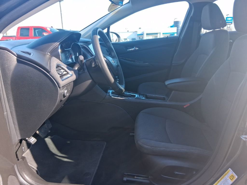 Used 2018 Chevrolet Cruze LT w/ LT Convenience Package FWD image 12