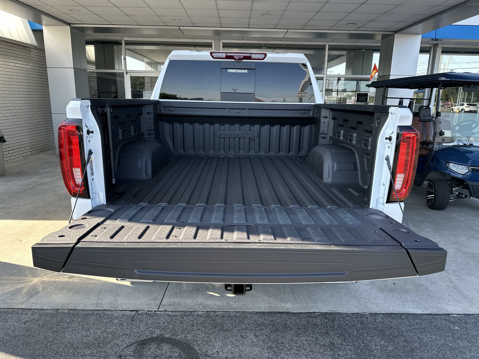 Used 2024 GMC Sierra 1500 AT4 w/ Technology Package AWD/4WD image 35