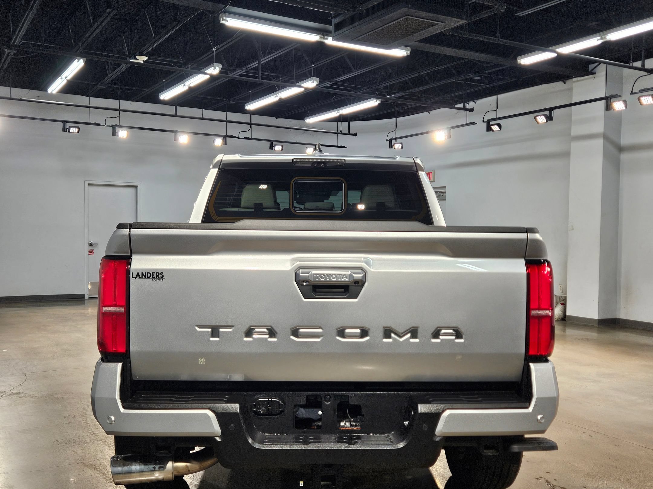 Certified 2025 Toyota Tacoma Limited AWD/4WD image 6
