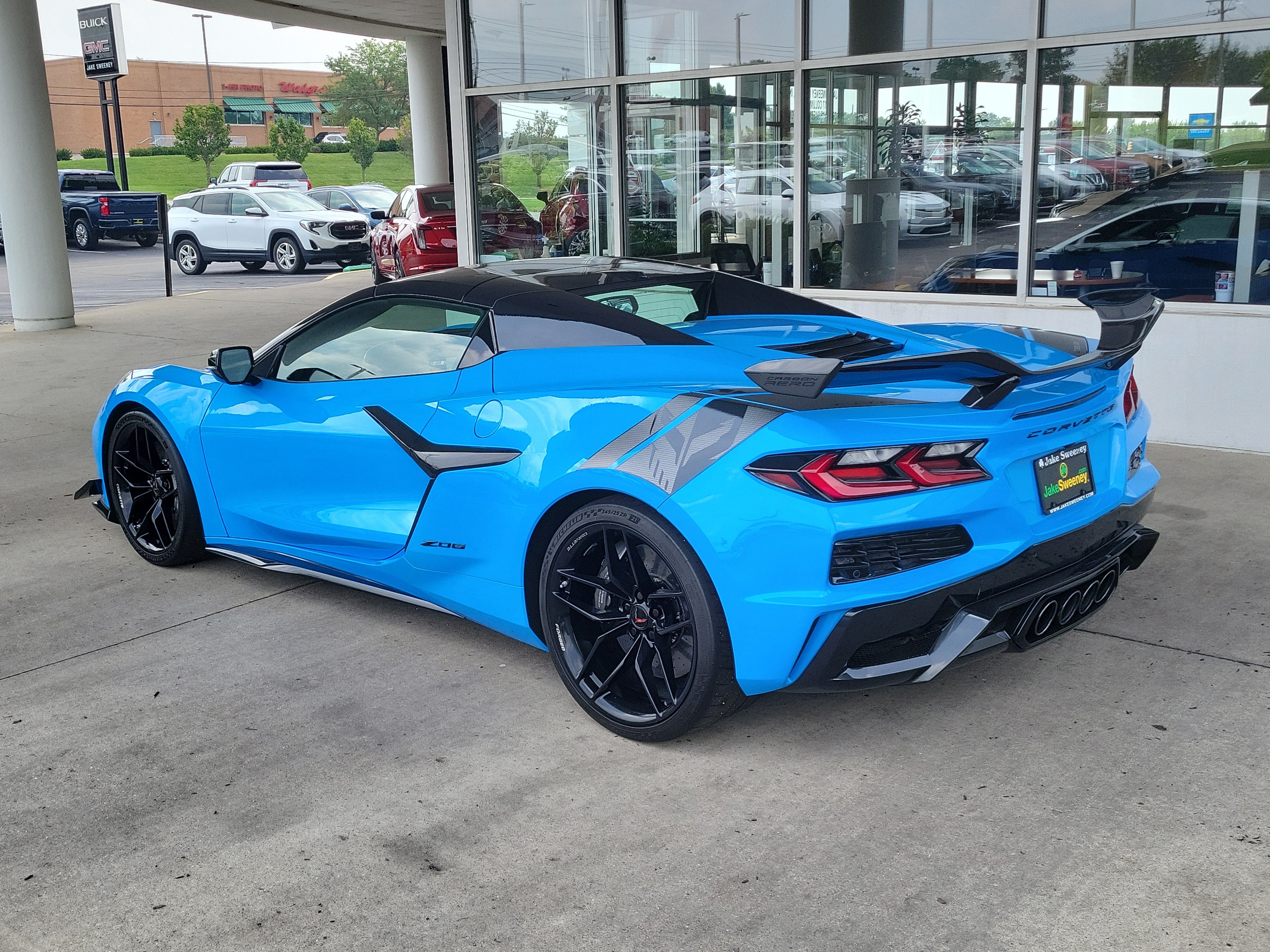 Used 2025 Chevrolet Corvette Z06 w/ Z07 Performance Package RWD image 3