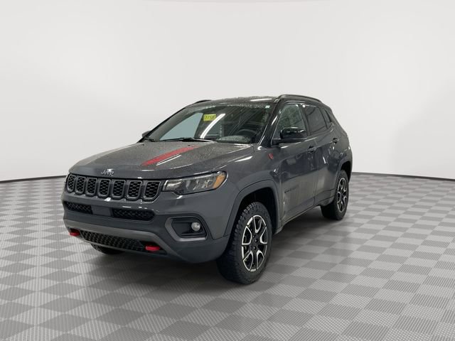 Used 2024 Jeep Compass Trailhawk image 4