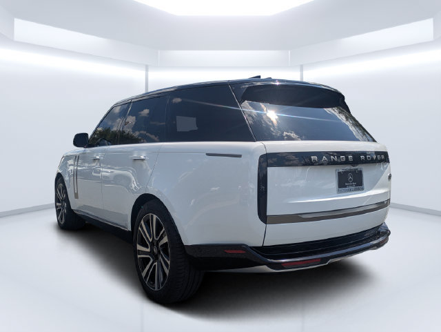 Used 2023 Land Rover Range Rover SE AWD/4WD image 3
