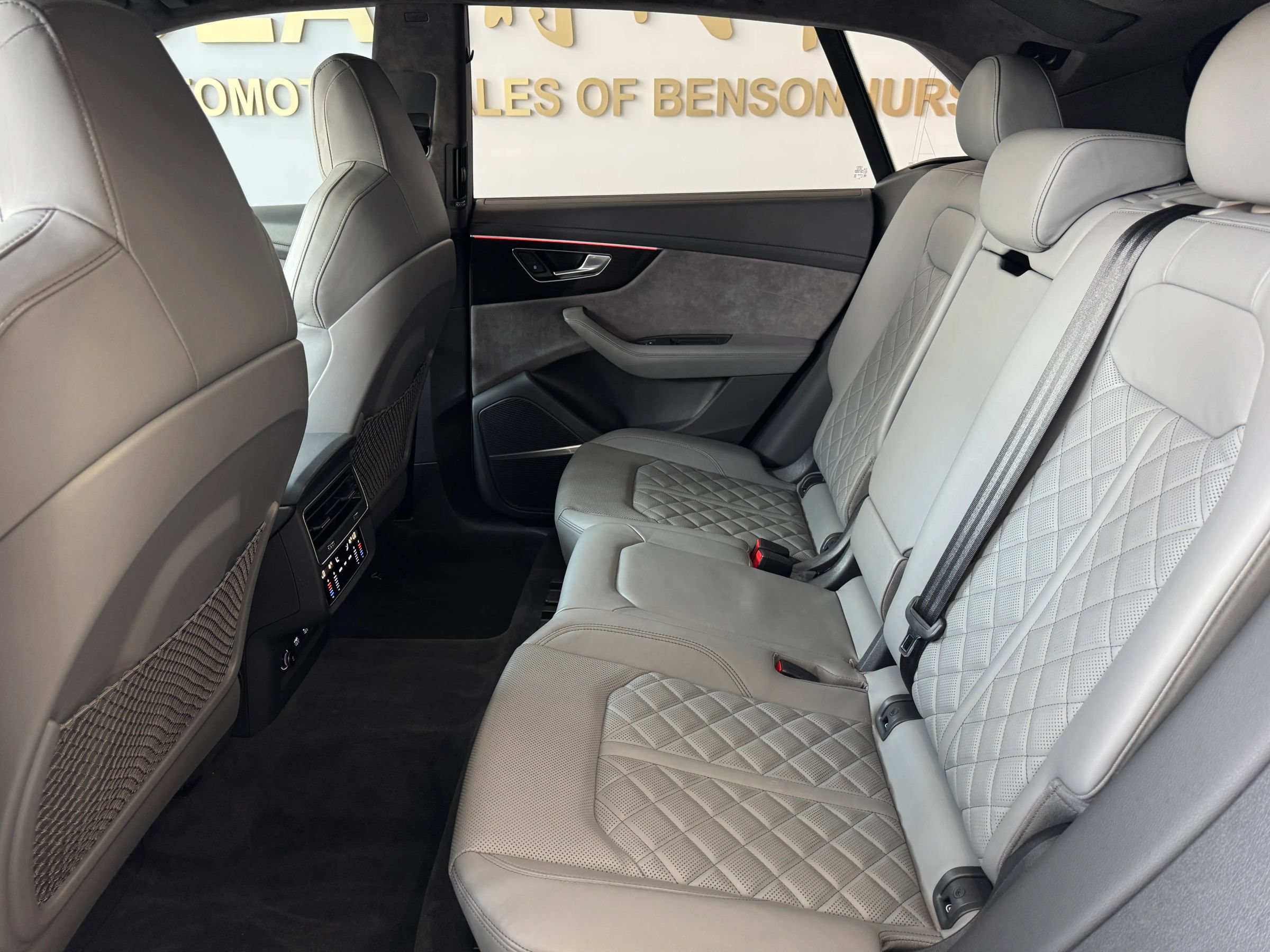 Used 2020 Audi SQ8 Premium Plus AWD/4WD image 25
