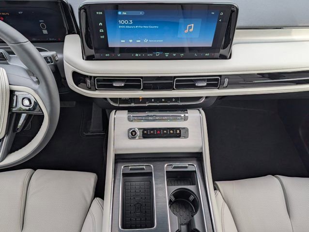 New 2026 Lincoln Aviator Reserve image 7