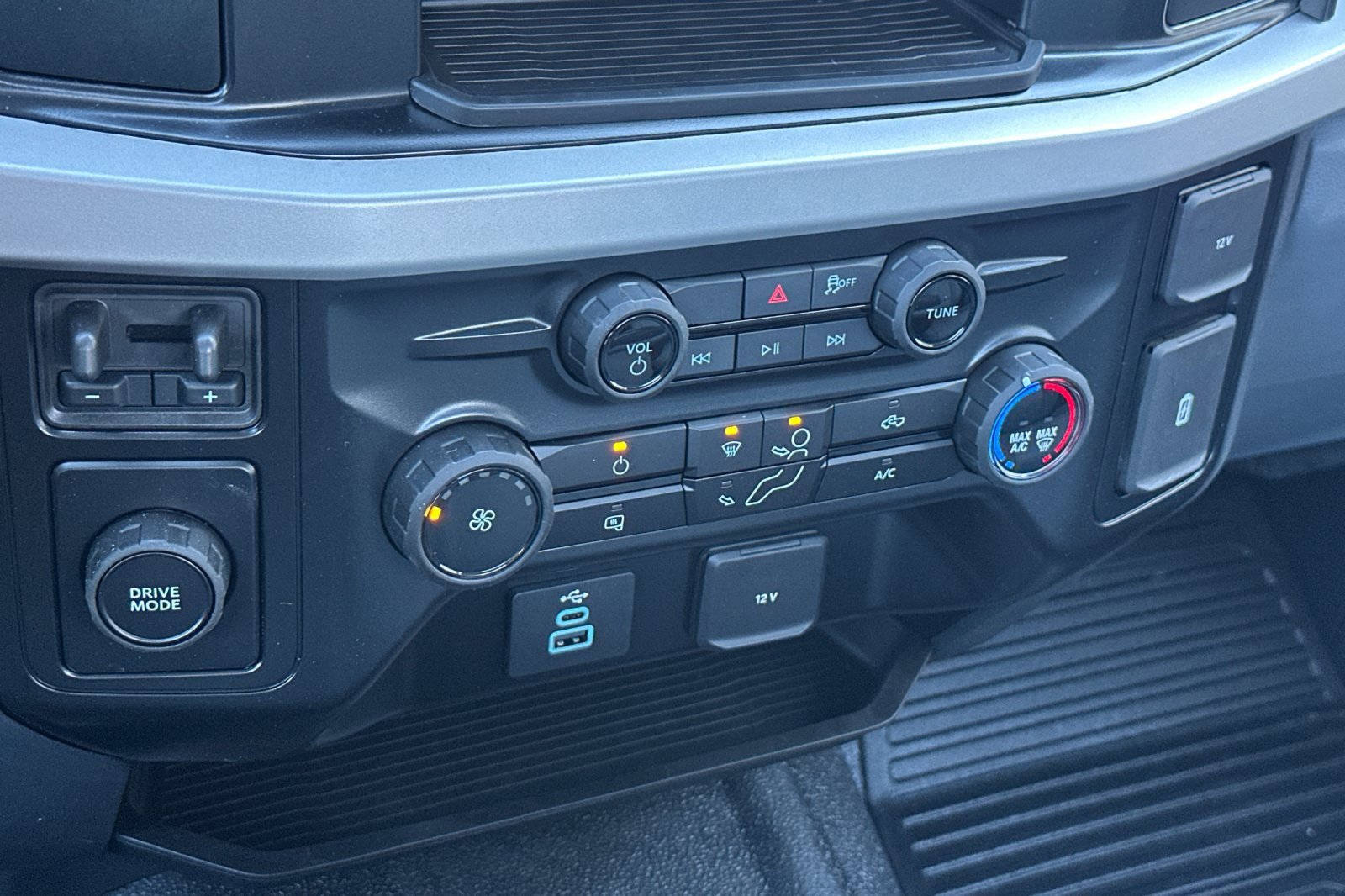 New 2025 Ford F550 2WD Regular Cab Super Duty image 18