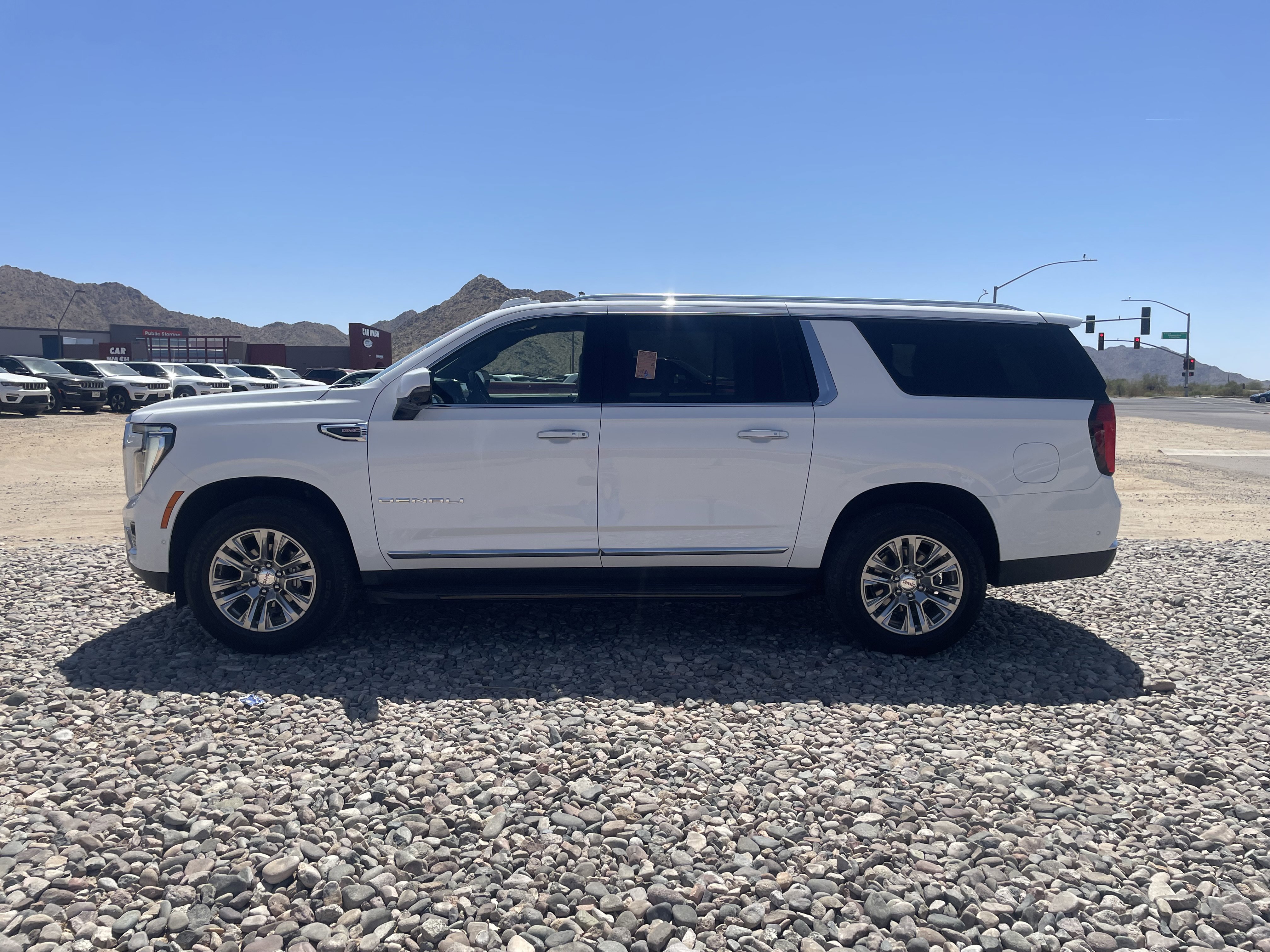Used 2025 GMC Yukon XL Denali AWD/4WD image 2
