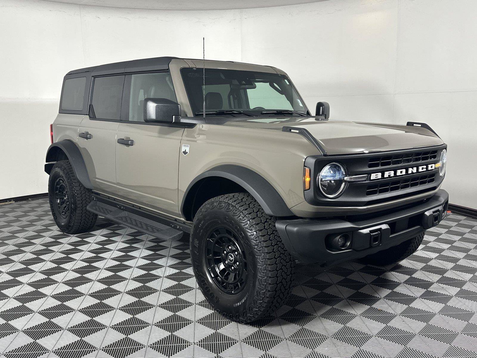 New 2026 Ford Bronco Big Bend w/ Black Diamond Package