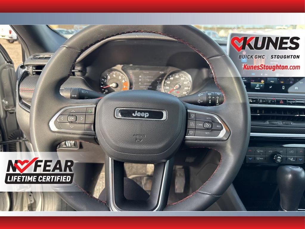 Used 2025 Jeep Compass Trailhawk AWD/4WD image 27