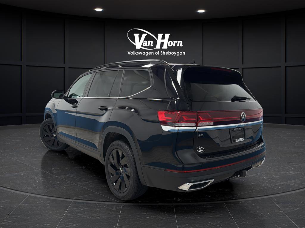 Used 2024 Volkswagen Atlas SE w/ Black Wheel Package image 5