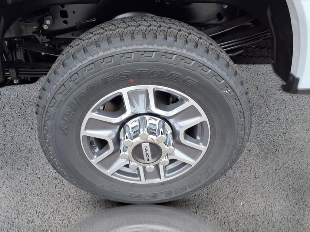 New 2026 Ford F350 Lariat w/ FX4 Off-Road Package image 32