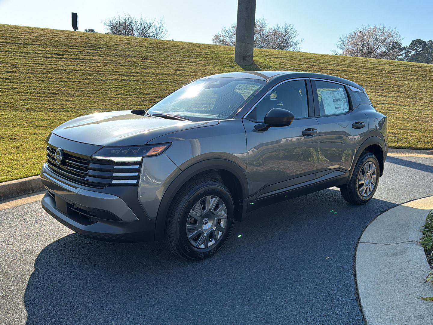 New 2026 Nissan Kicks S image 2