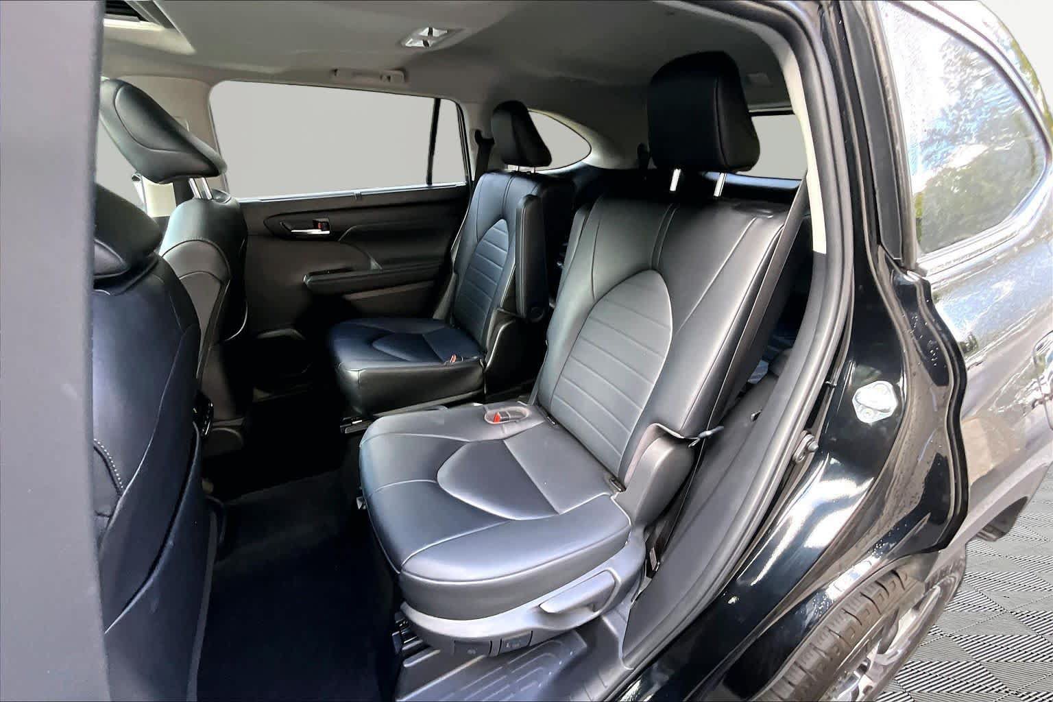 Used 2023 Toyota Highlander XLE FWD image 21