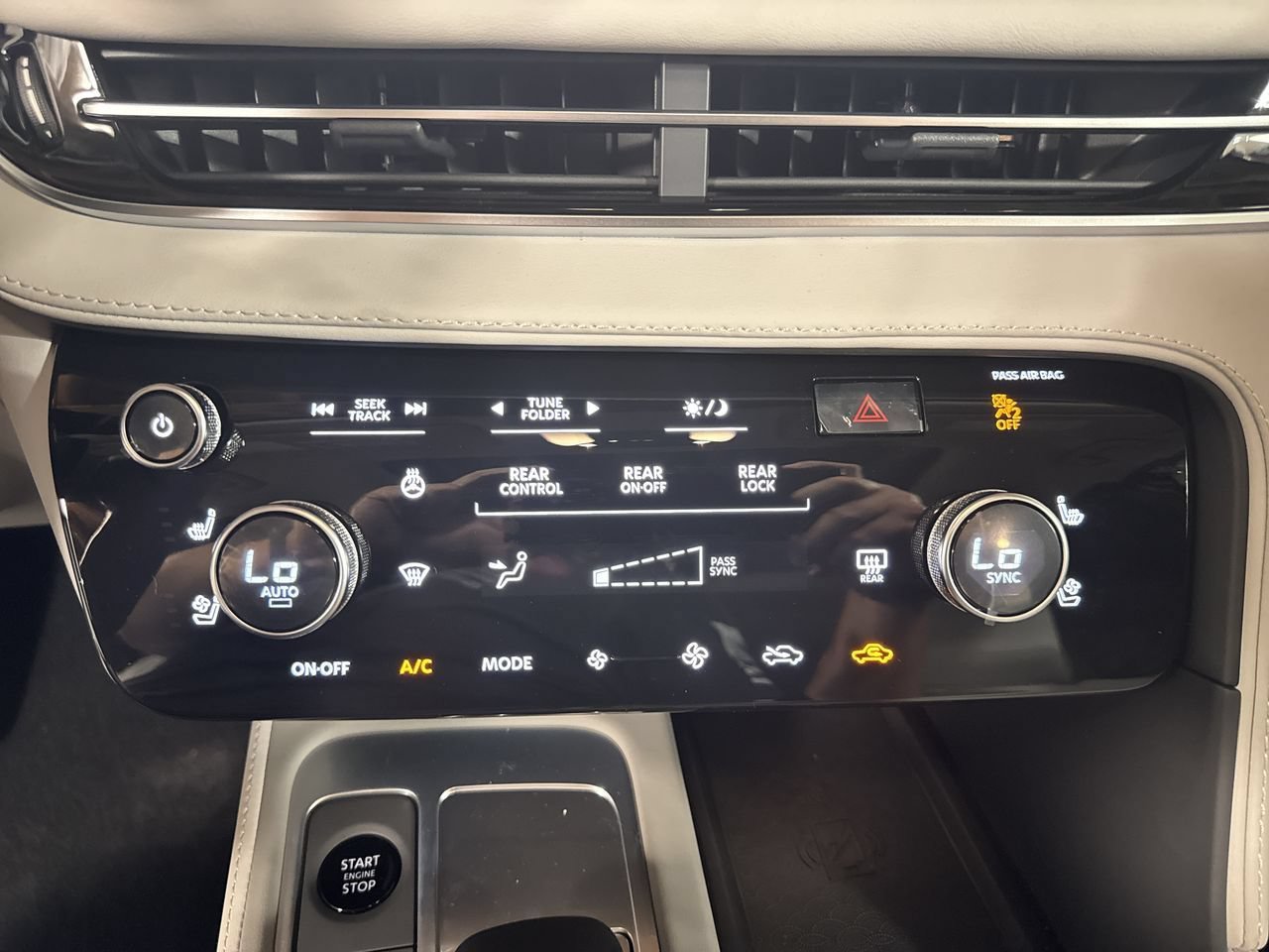 Certified 2026 INFINITI QX60 Luxe w/ Family Package AWD/4WD image 25