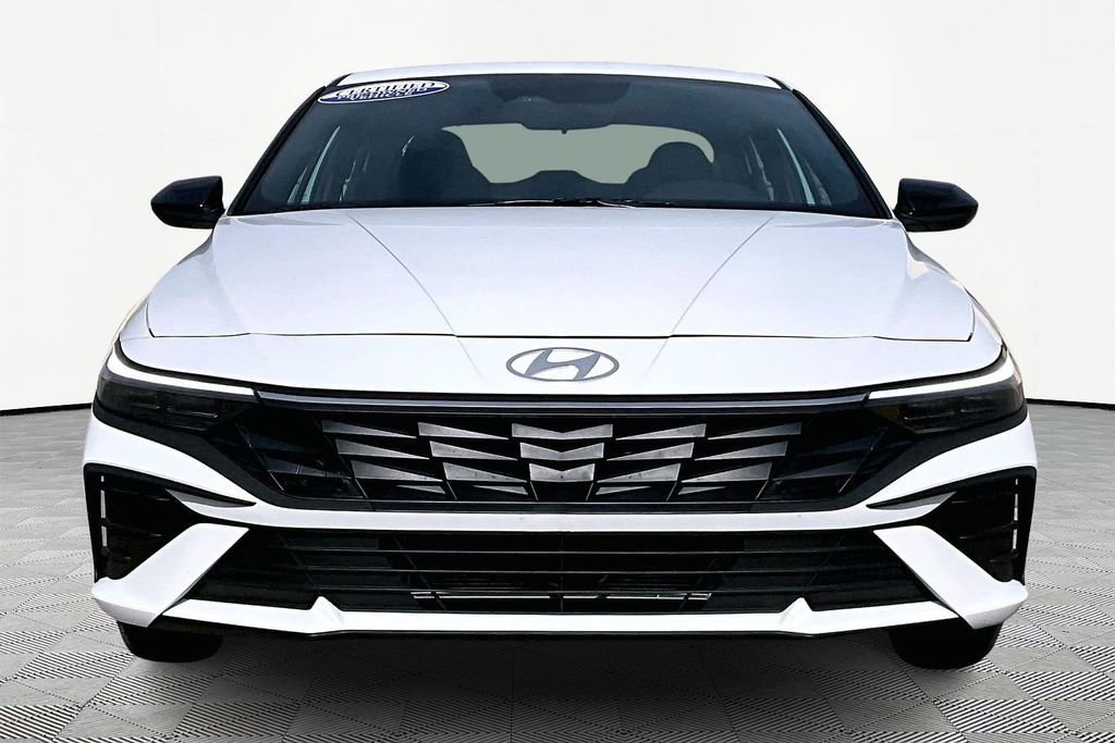 Certified 2025 Hyundai Elantra SEL image 3
