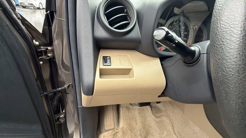 Used 2012 Toyota RAV4 4WD image 30