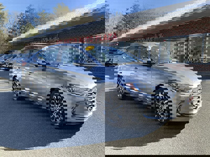 Used 2017 Hyundai Elantra Limited image 3