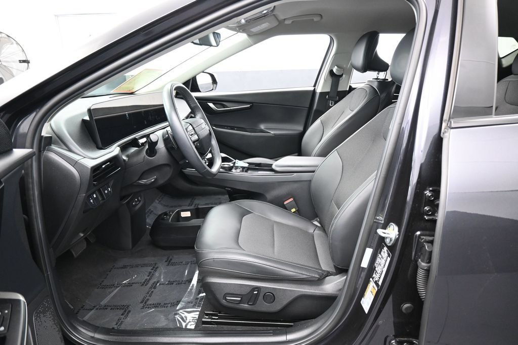 Used 2025 Kia EV6 Light RWD image 11