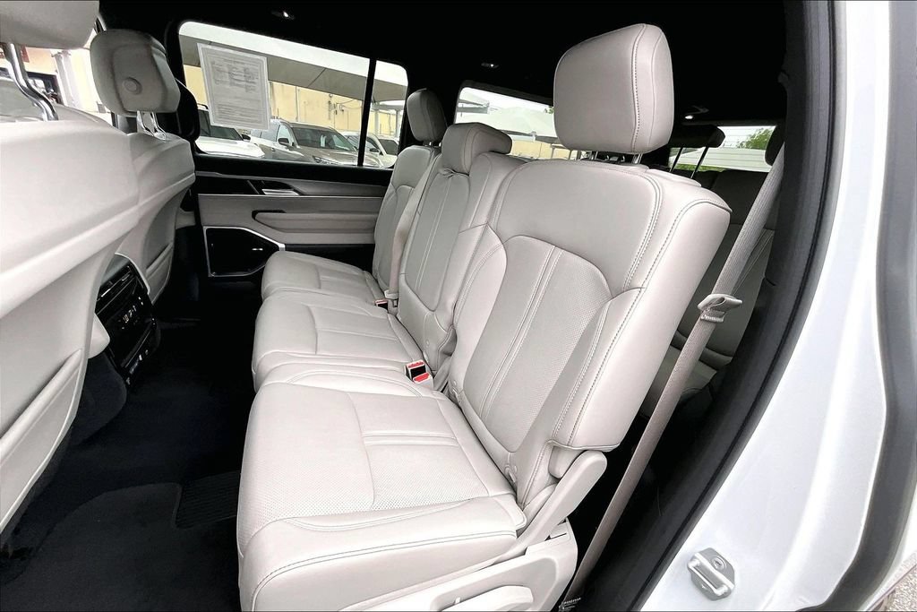 Used 2025 Jeep Wagoneer 4WD image 37