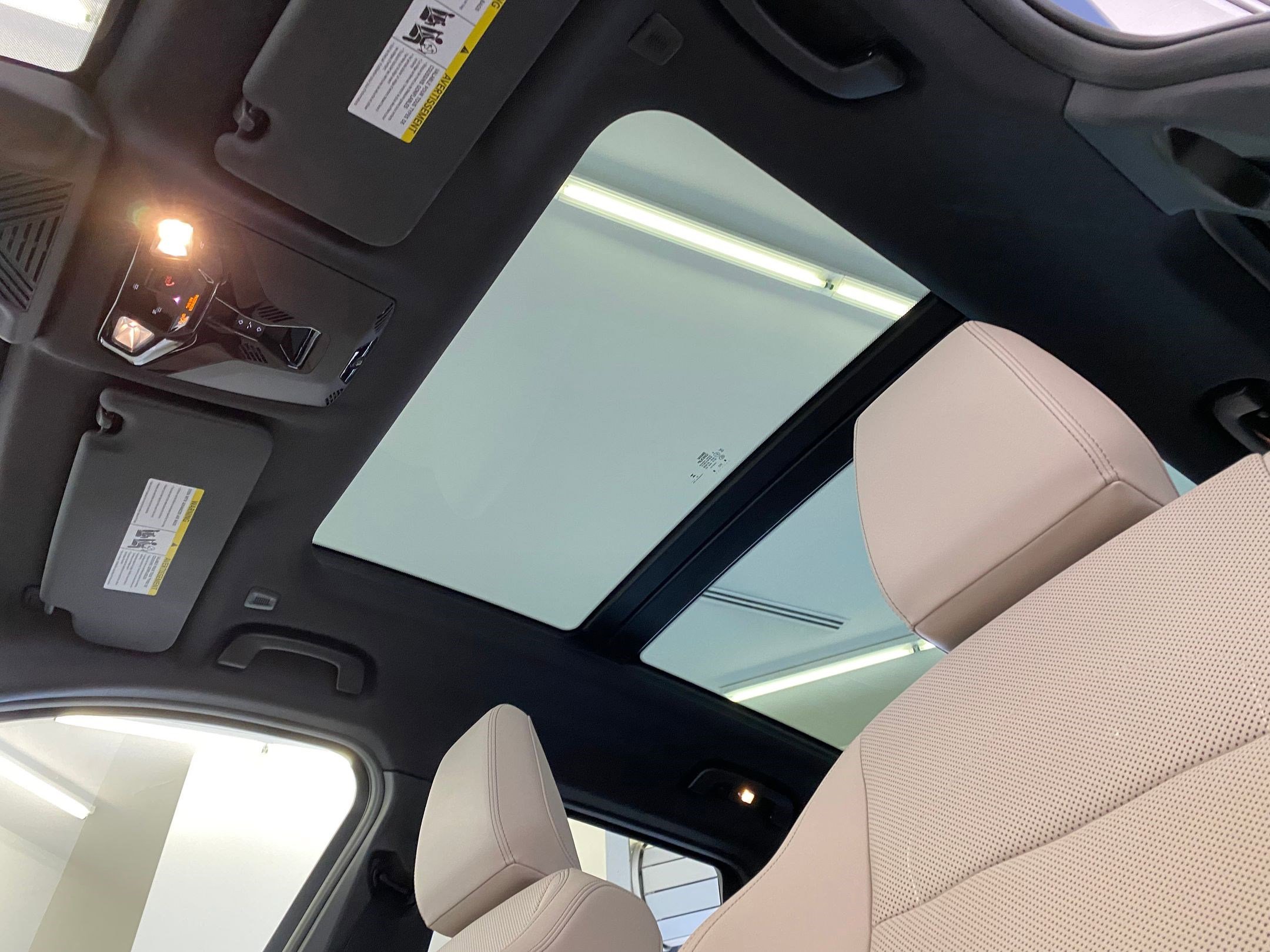 Used 2025 BMW X1 xDrive28i w/ Premium Package image 14