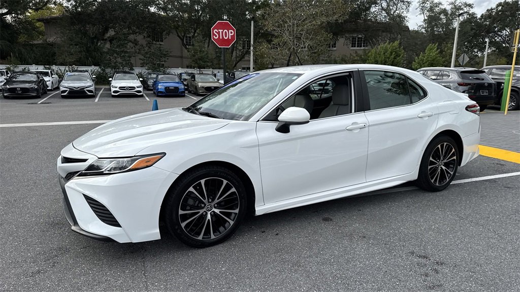 Used 2020 Toyota Camry SE image 11