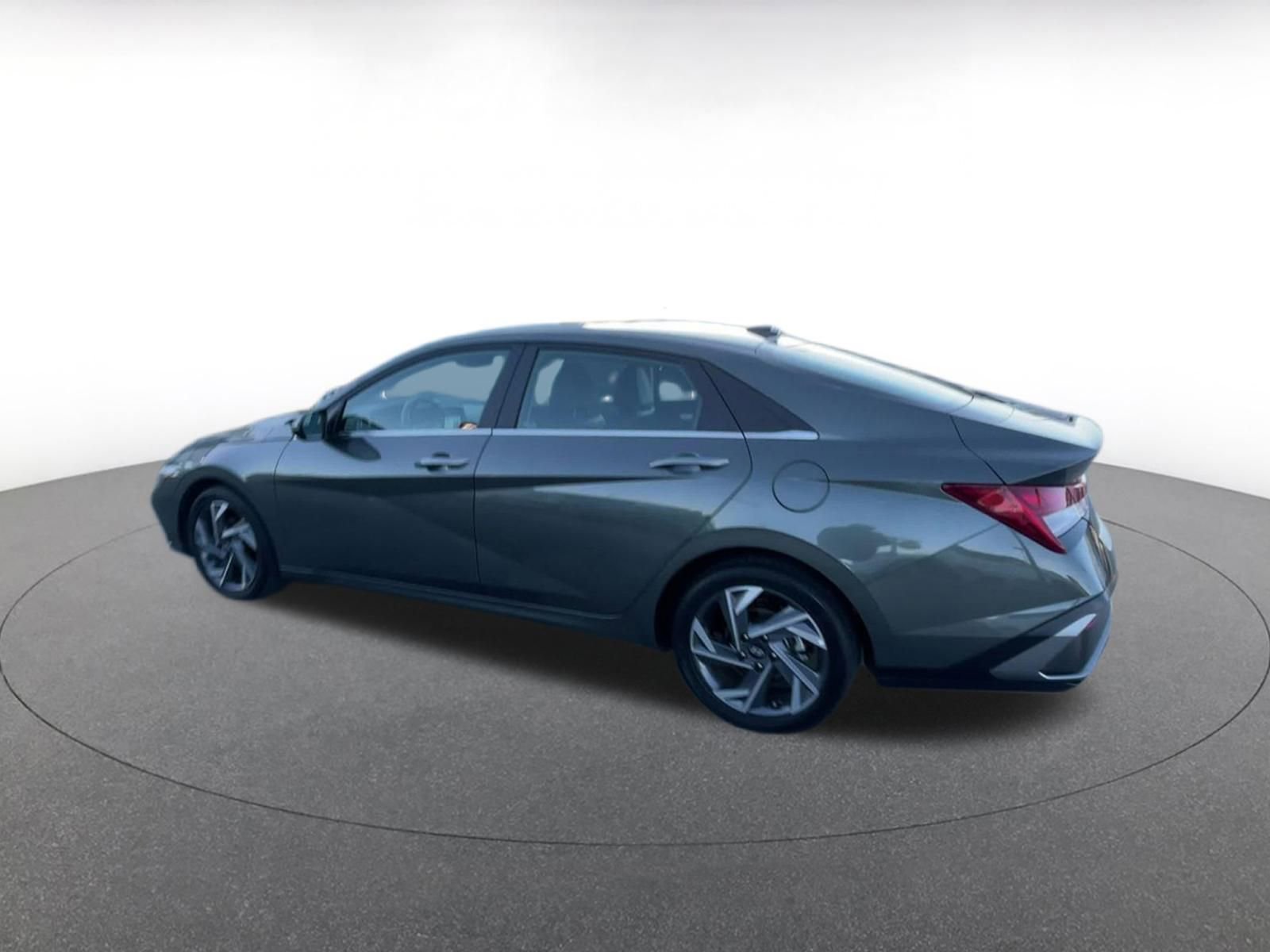 Used 2025 Hyundai Elantra Limited image 10