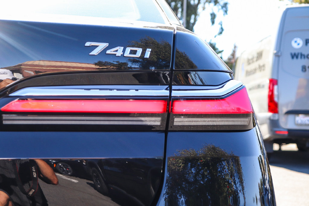 Certified 2026 BMW 740i RWD image 7