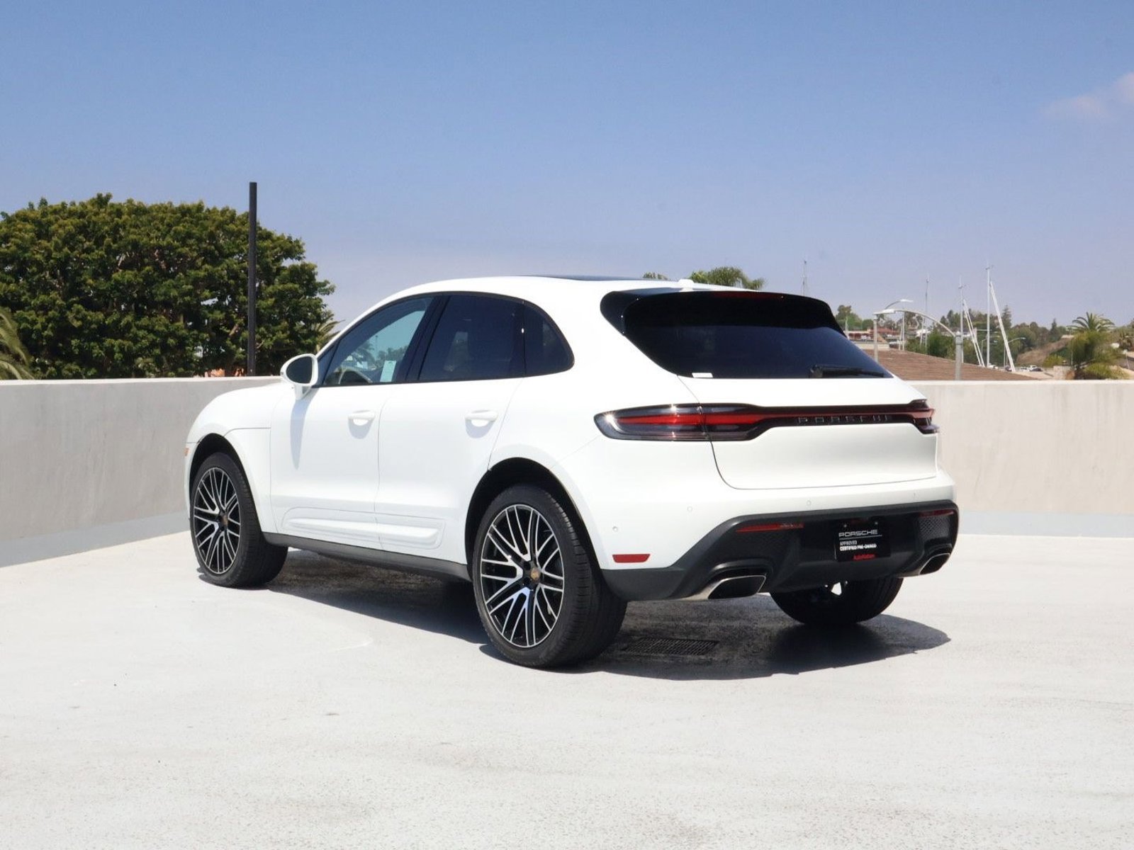 Certified 2022 Porsche Macan AWD/4WD video 3