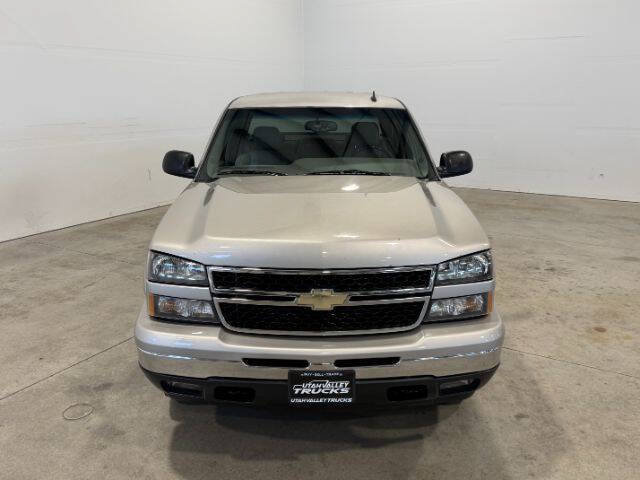 Used 2006 Chevrolet Silverado 1500 LT w/ Onstar Plus Package AWD/4WD image 4