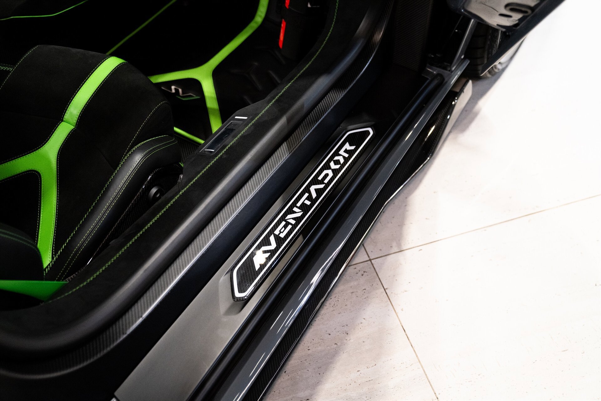 Used 2020 Lamborghini Aventador SVJ AWD/4WD image 23