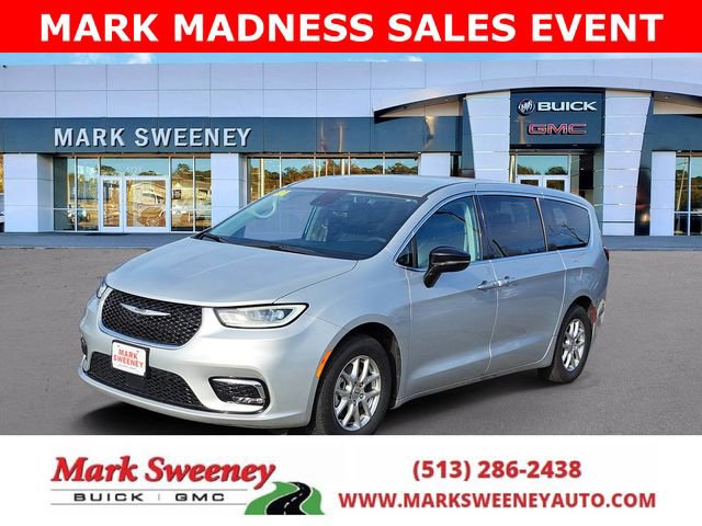 Used 2024 Chrysler Pacifica Touring-L image 1