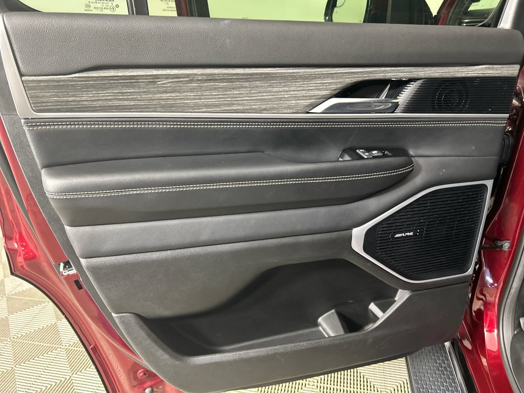 Used 2022 Jeep Wagoneer Series II AWD/4WD image 16