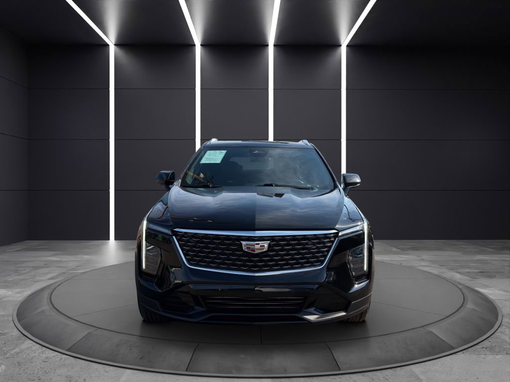 Used 2024 Cadillac XT4 Premium Luxury AWD/4WD image 2