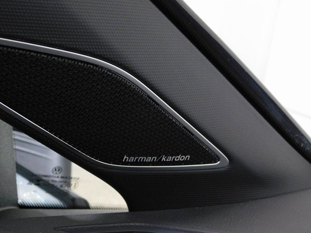 Used 2025 Volkswagen Golf R image 29