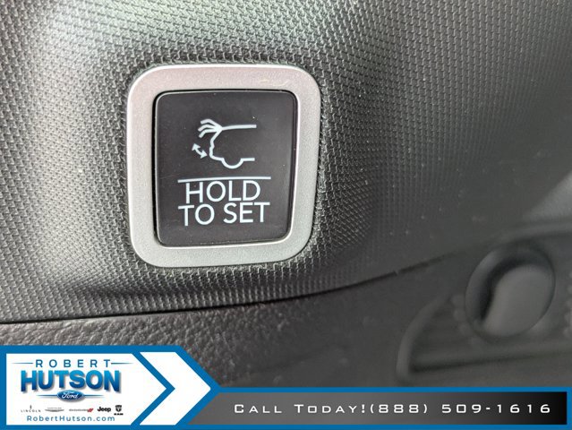Used 2025 Jeep Grand Cherokee Altitude AWD/4WD image 11