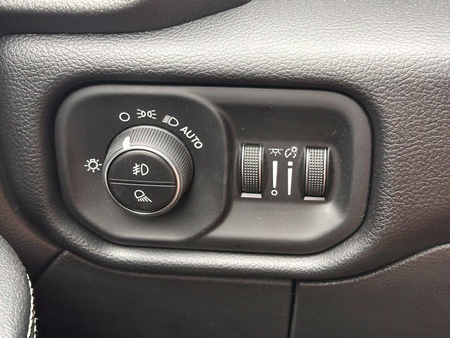 New 2026 RAM 2500 Laramie AWD/4WD image 13