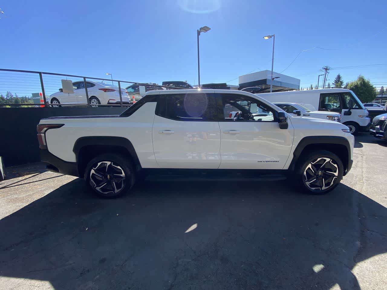 Used 2026 Chevrolet Silverado EV LT AWD/4WD image 7
