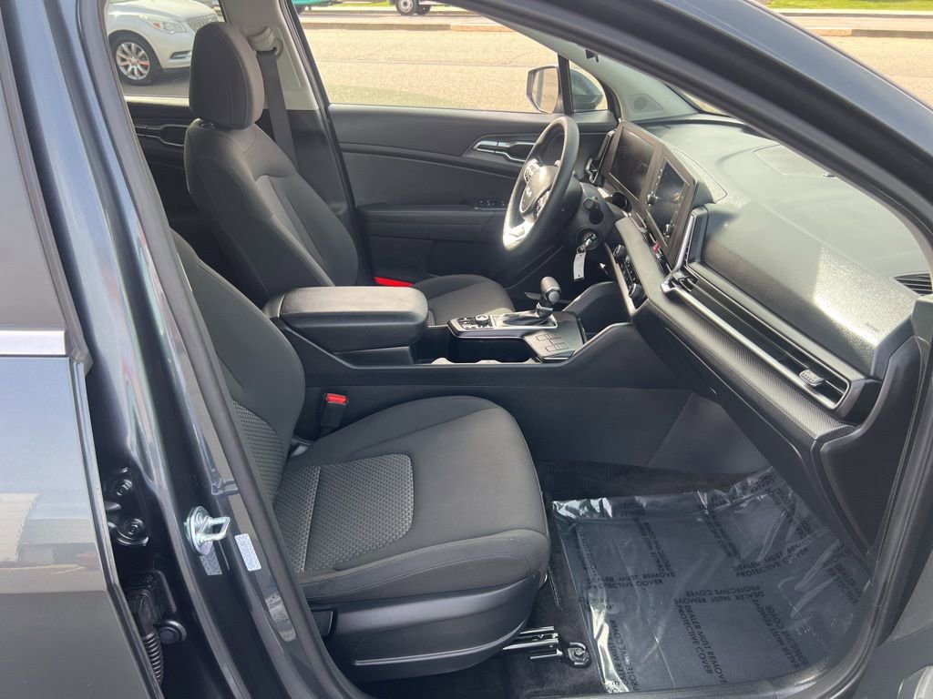 Used 2025 Kia Sportage LX FWD image 24