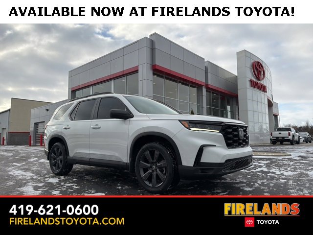 Used 2023 Honda Pilot Sport image 1