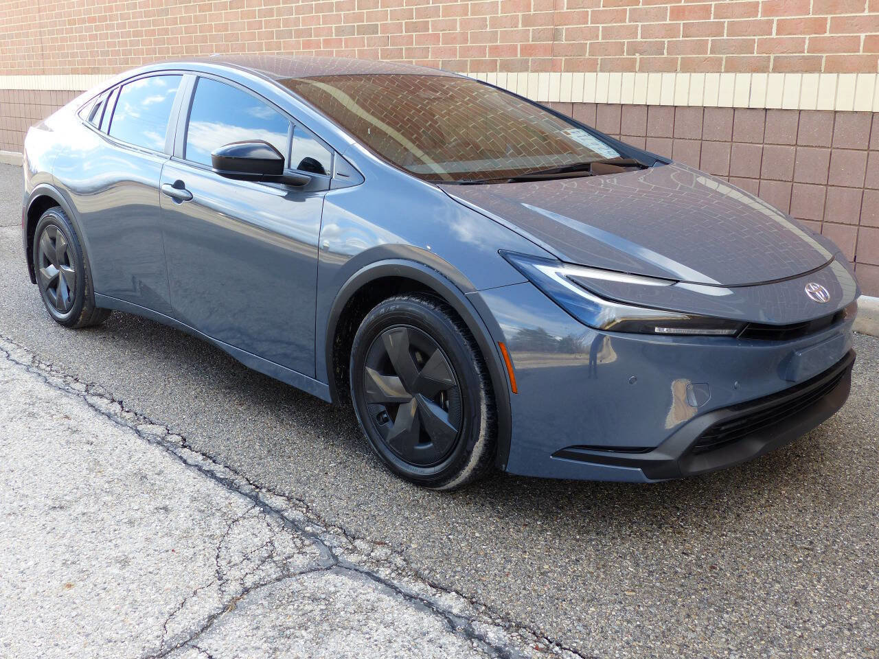 Used 2024 Toyota Prius LE FWD image 13