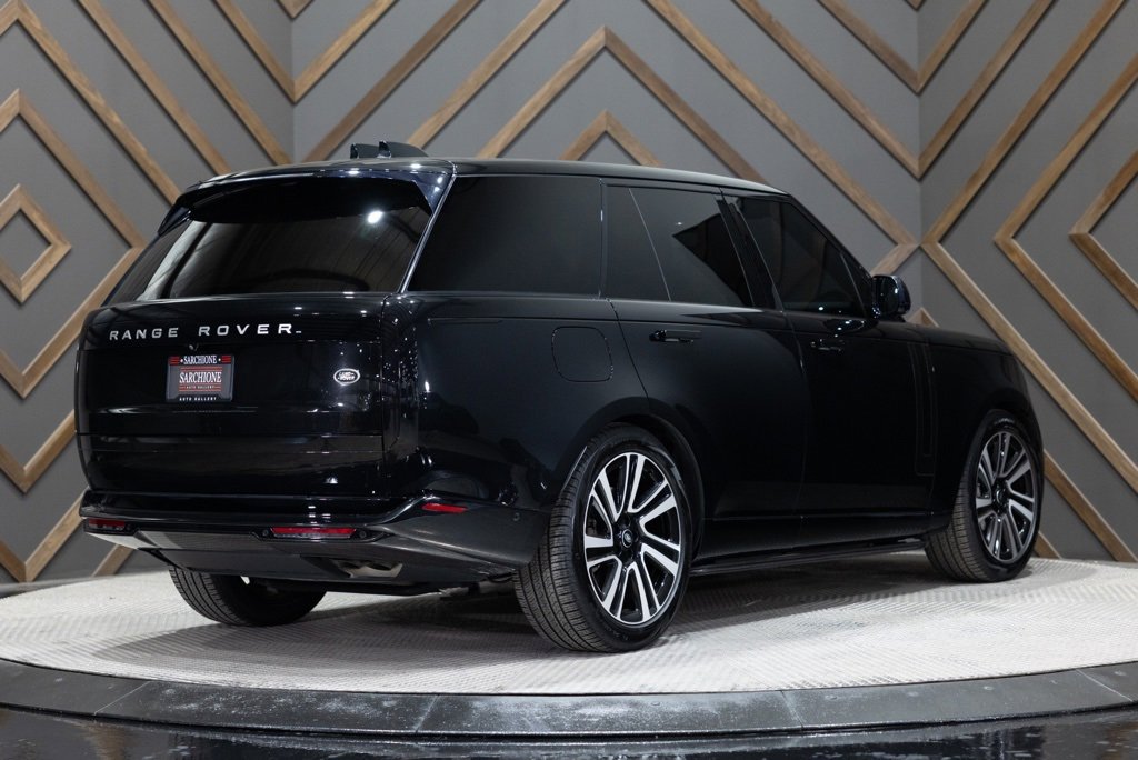 Used 2023 Land Rover Range Rover SE image 2