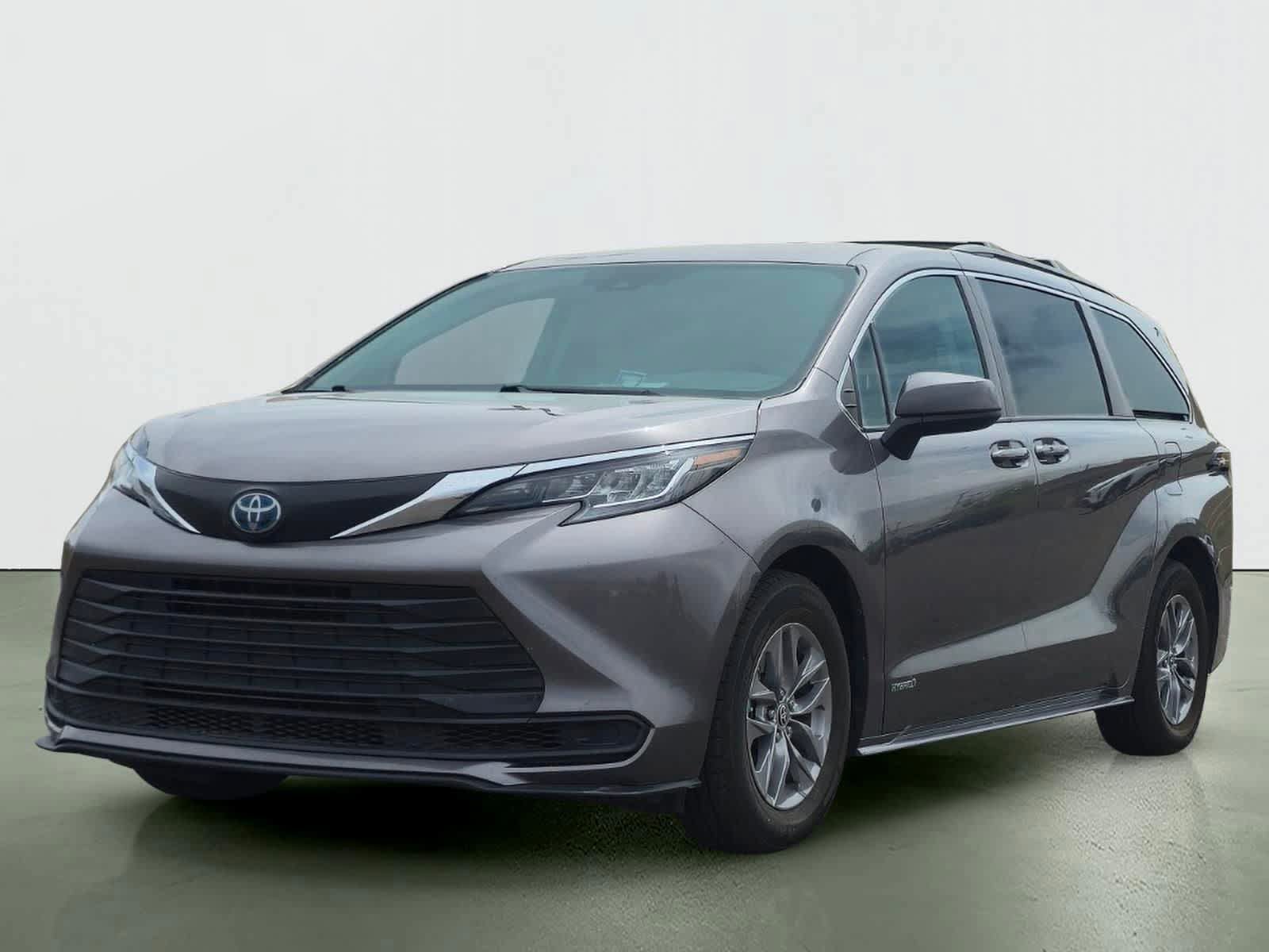 Used 2021 Toyota Sienna LE video 2
