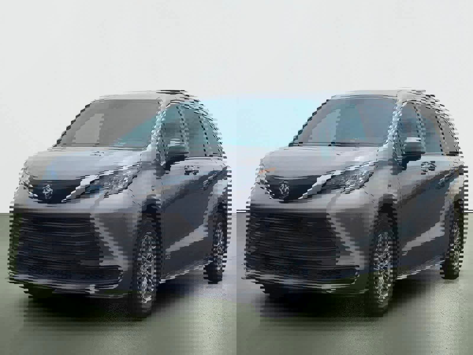 Used 2021 Toyota Sienna LE image 2