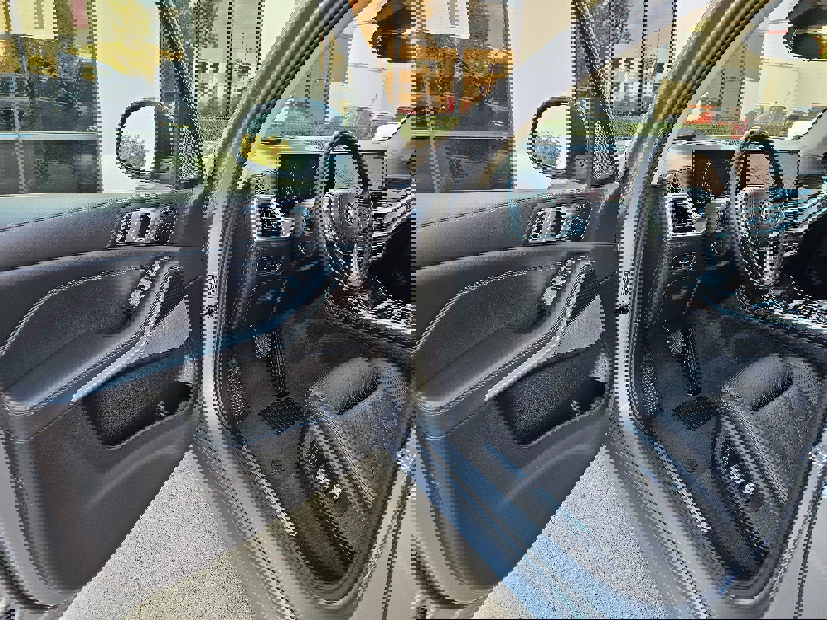 Used 2025 BMW X7 xDrive40i image 12