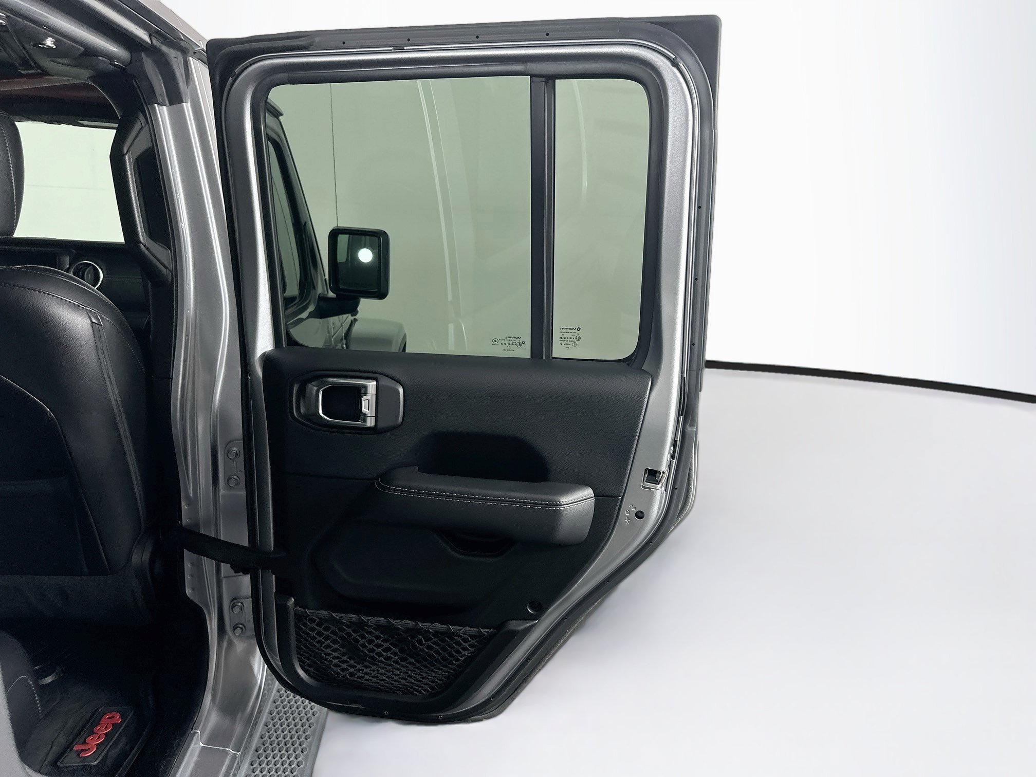 Used 2018 Jeep Wrangler Unlimited Sahara AWD/4WD image 30