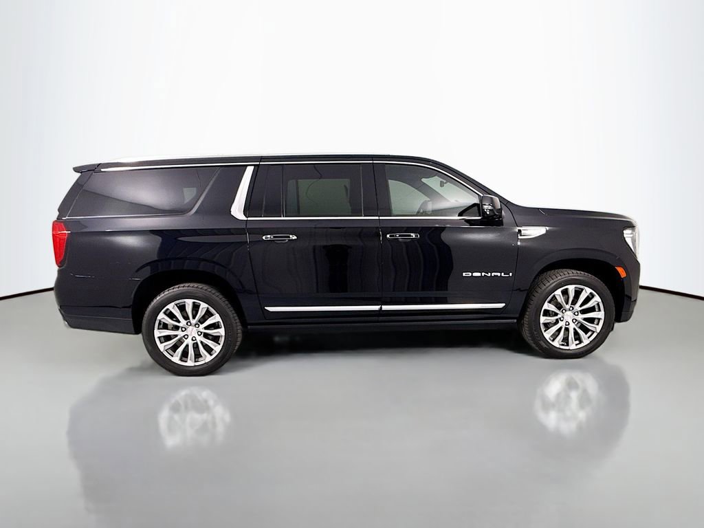 Used 2021 GMC Yukon XL Denali w/ Denali Premium Package AWD/4WD image 8