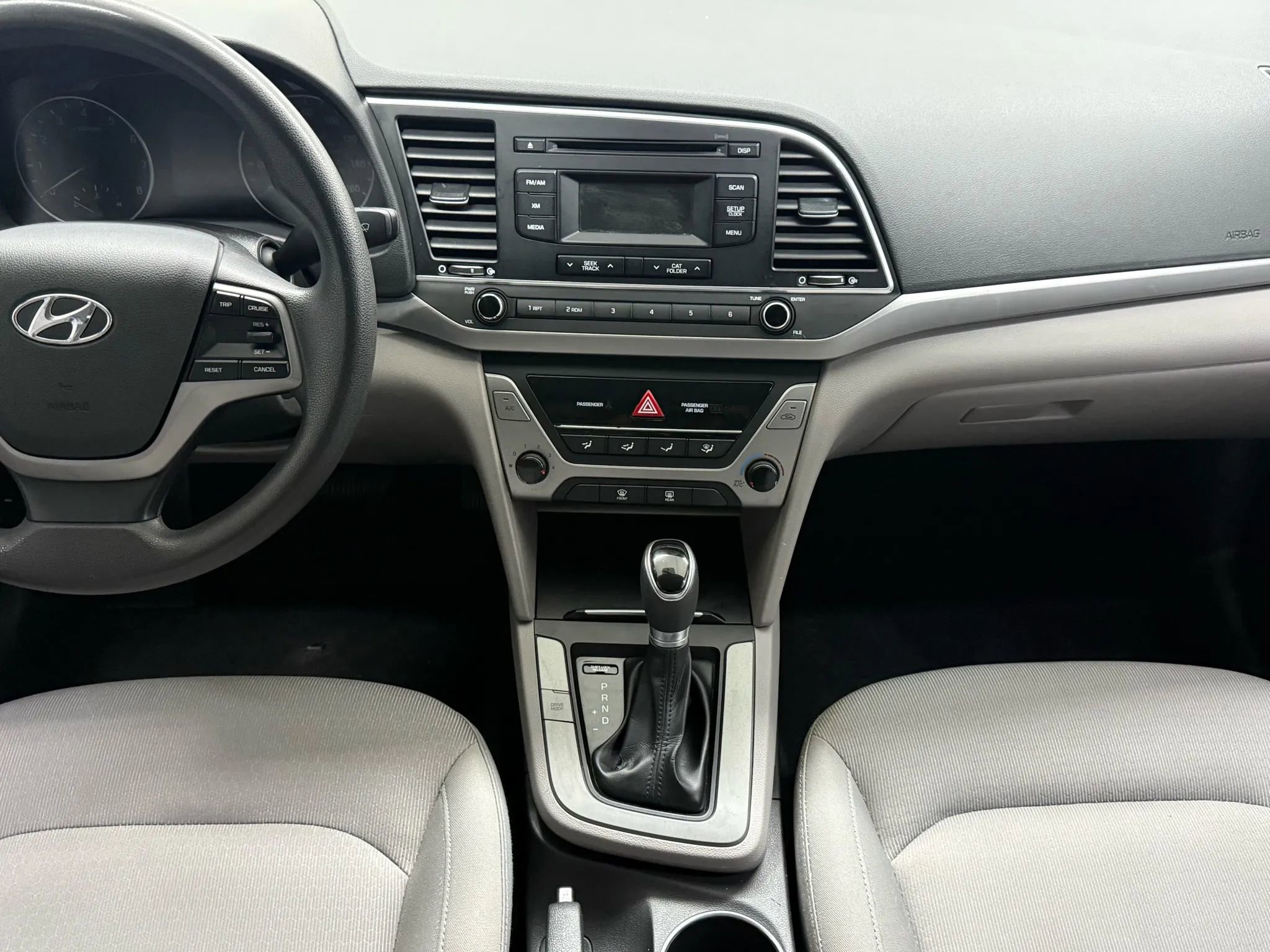 Used 2017 Hyundai Elantra SE FWD image 29