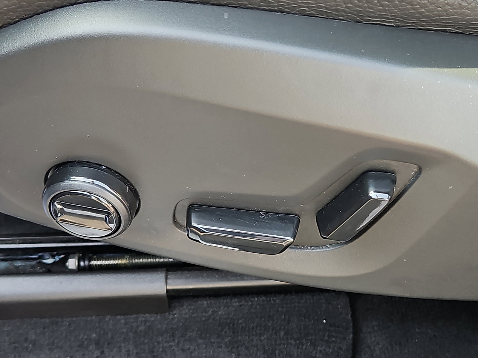 Certified 2023 Volvo XC60 B5 Plus w/ Protection Package Premier image 25