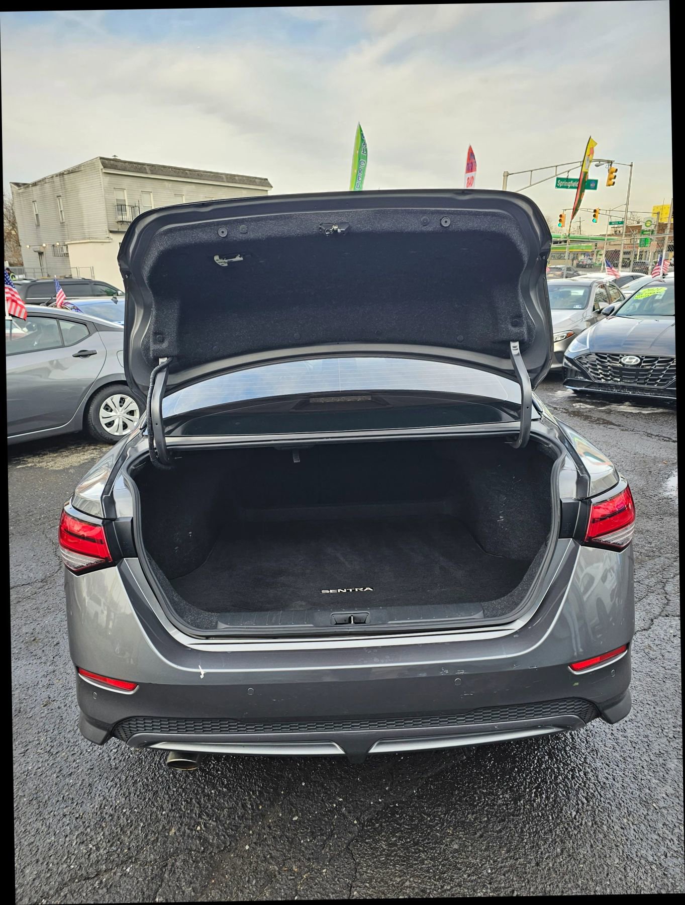 Used 2020 Nissan Sentra SR w/ Lighting Package image 30