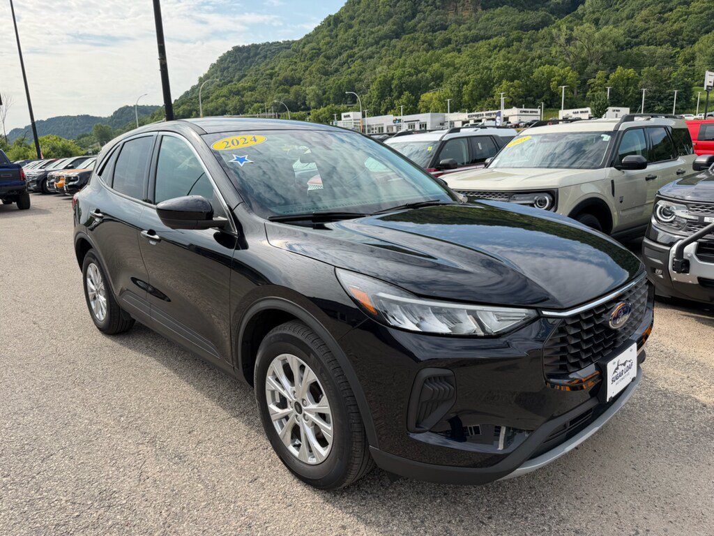Used 2024 Ford Escape Active w/ Tech Pack #2 FWD image 2
