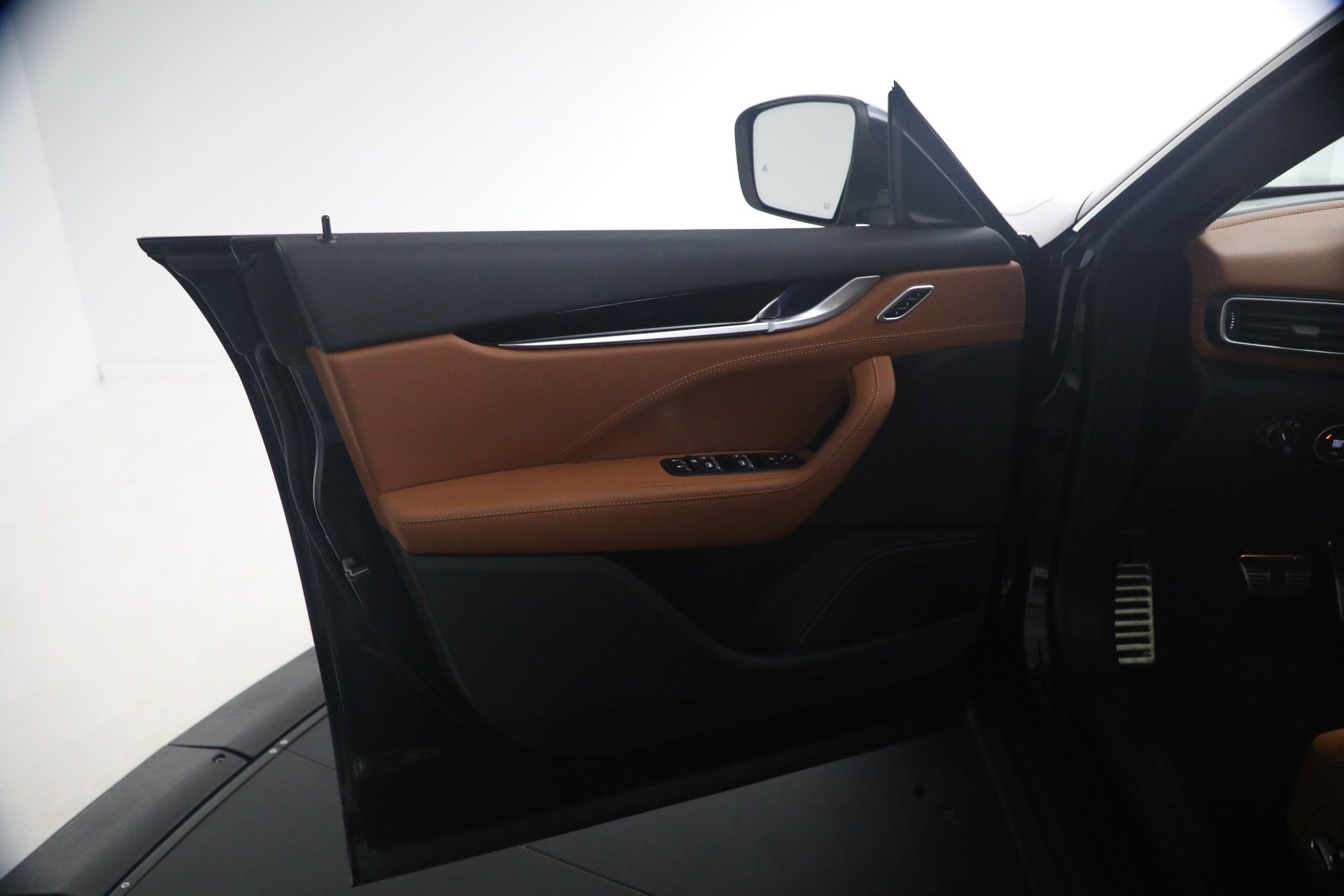 Certified 2022 Maserati Levante GT AWD/4WD image 23